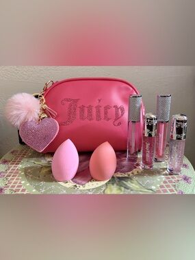 Juicy Couture Hot Pink Makeup Bag w/2 Pink Beauty Sponges & 4 Lip Glosses